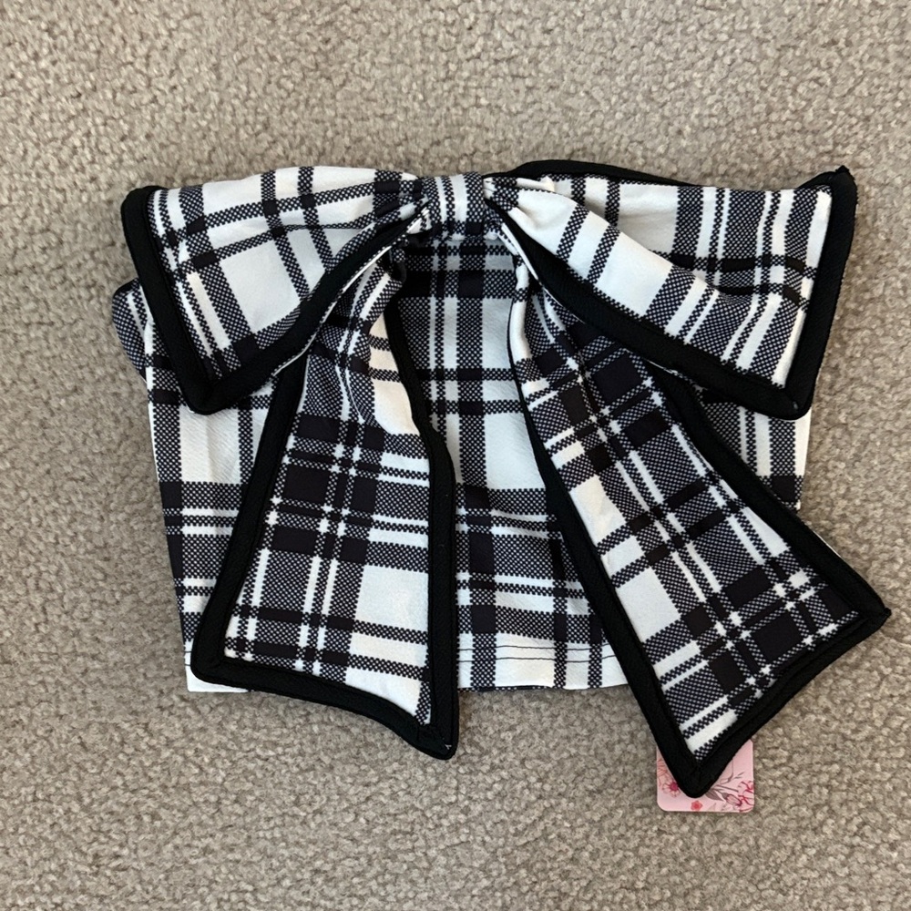 SHEIN Black and White Plaid Crop Top